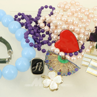 Posten Modeschmuck, u.a. Broschen, Ketten etc.