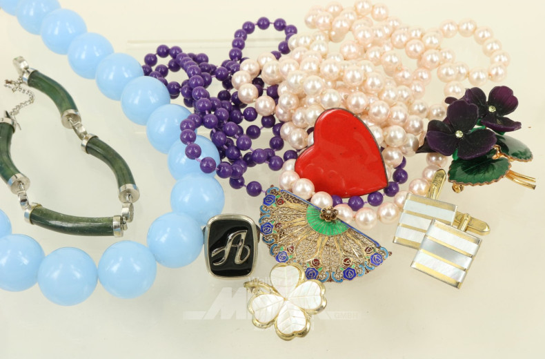 Posten Modeschmuck, u.a. Broschen, Ketten etc.
