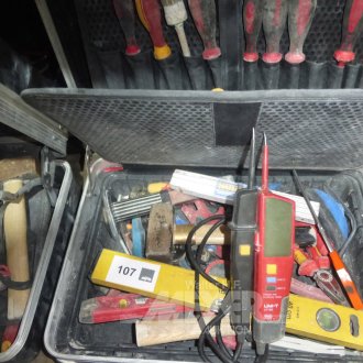 Hartschalenkoffer mit Inhalt: Hand- und Montagewerkzeug