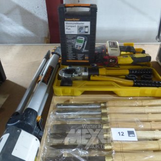 Posten Stechbeitel, Muffenpresszange, Messgeräte und Kreuzlinienlaser