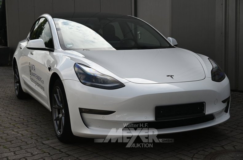 Tesla Model 3, Long Range Dual Motor, weiß