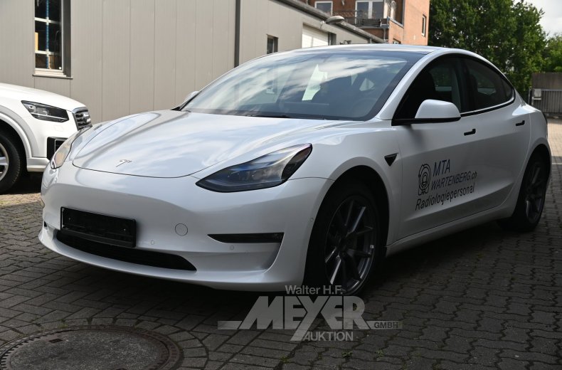 Tesla Model 3, Long Range Dual Motor, weiß