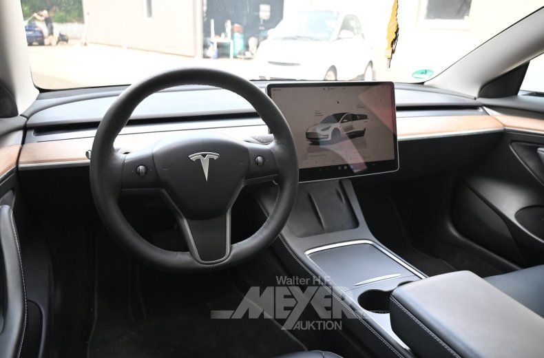 Tesla Model 3, Long Range Dual Motor, weiß