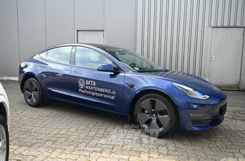 Tesla Model 3, Long Range Dual Motor, blau