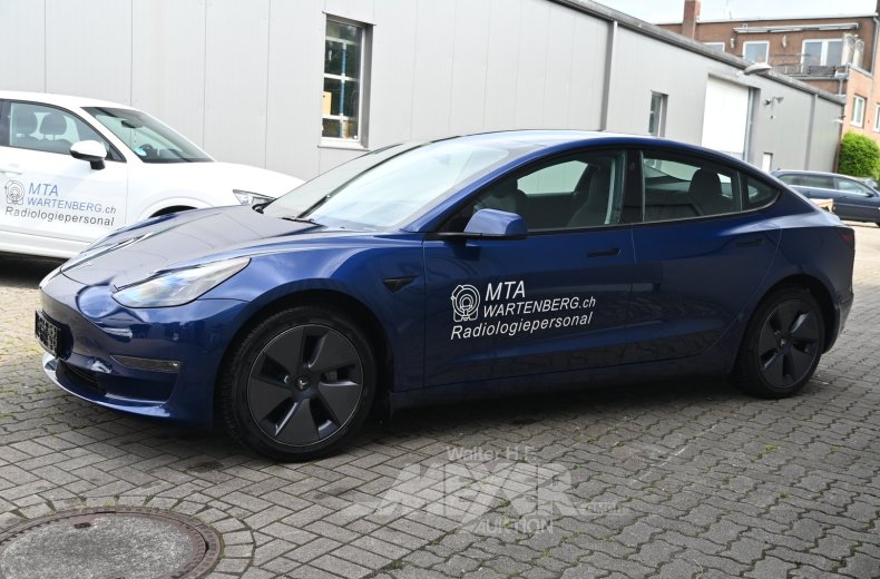 Tesla Model 3, Long Range Dual Motor, blau