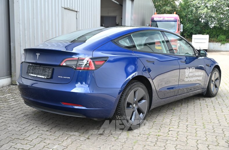 Tesla Model 3, Long Range Dual Motor, blau