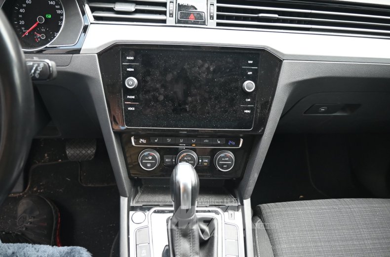 Volkswagen Passat Variant 2.0 TDI SCR DSG Business, pure white