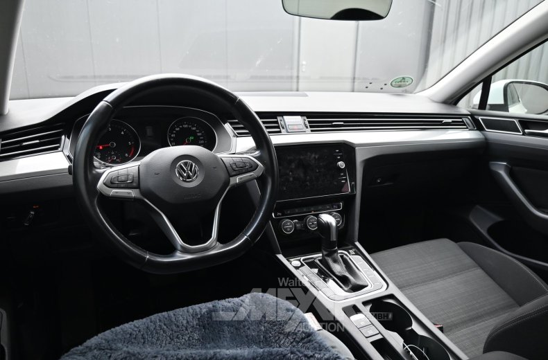 Volkswagen Passat Variant 2.0 TDI SCR DSG Business, pure white