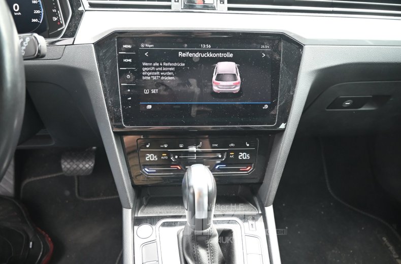 Volkswagen Passat Variant 2.0 TDI SCR DSG Business, urano grau