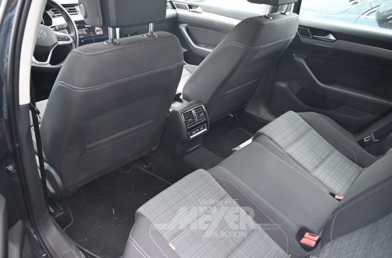 Volkswagen Passat Variant 2.0 TDI SCR DSG Business, urano grau