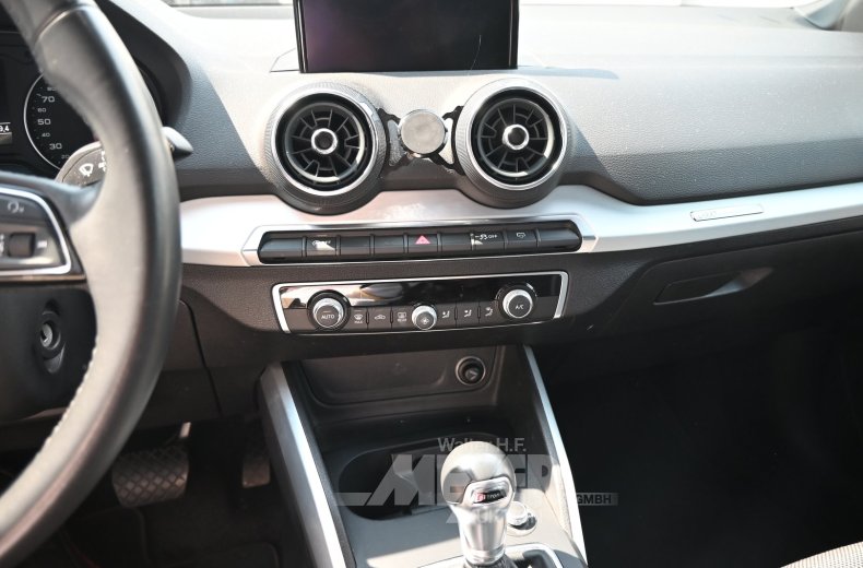 Audi Q2 1.6 TDI S tronic sport, ibis weiß