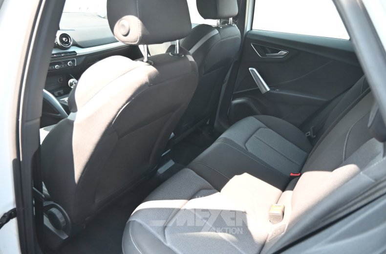Audi Q2 1.6 TDI S tronic sport, ibis weiß