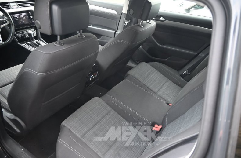 Volkswagen Passat Variant 2.0 TDI SCR DSG Business, urano grau