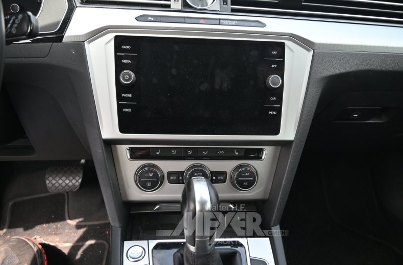 Volkswagen Passat Variant 2.0 TDI SCR DSG Comfortline, deep black perleffekt