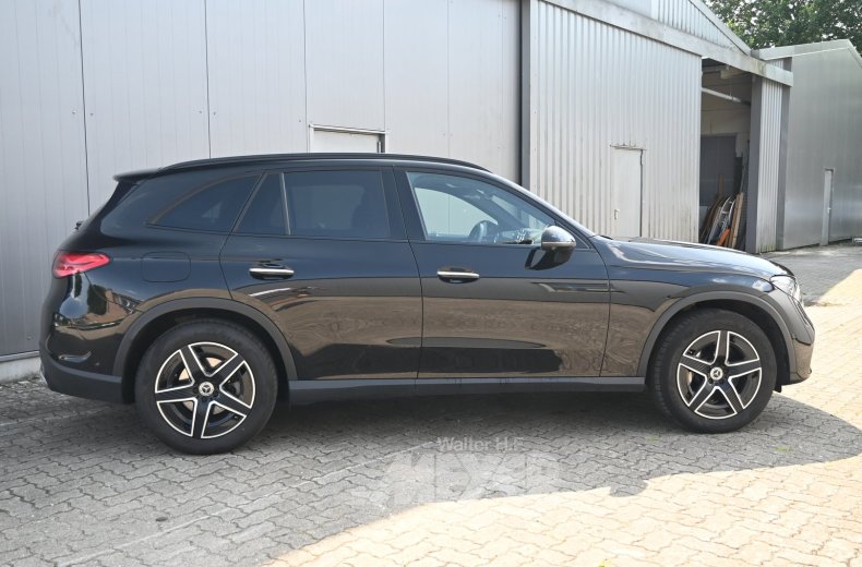 Mercedes-Benz GLC 220d 4Matic 9G-Tronic AMG Line Advanced, obsidian black metallic