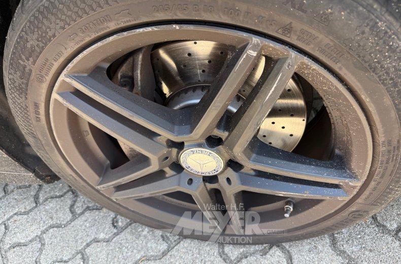 Mercedes Benz E220d, obsidianschwarz metallic