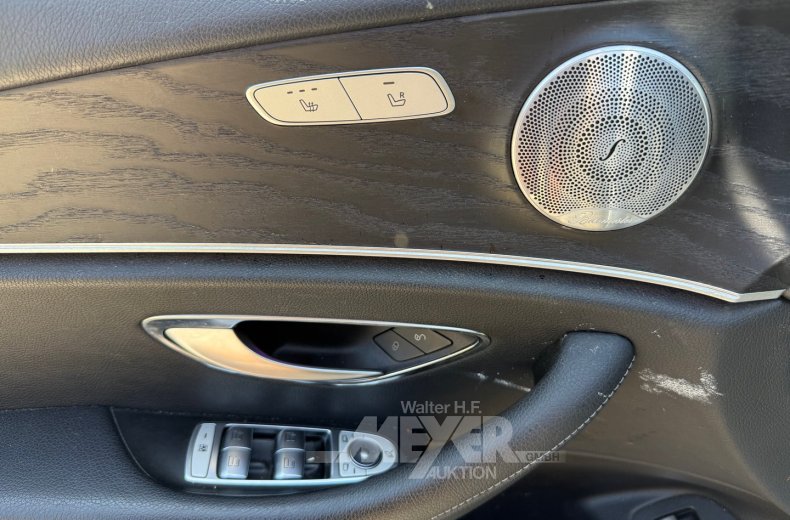 Mercedes Benz E220d, obsidianschwarz metallic