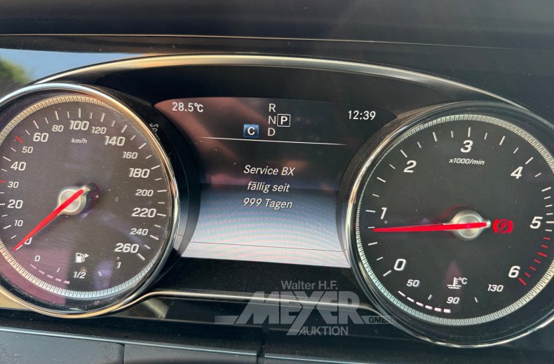 Mercedes Benz E220d, obsidianschwarz metallic