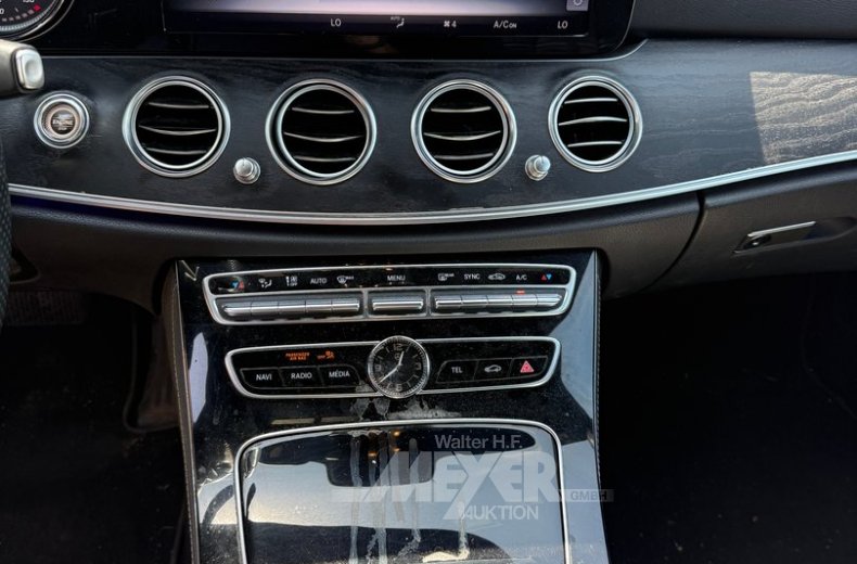 Mercedes Benz E220d, obsidianschwarz metallic