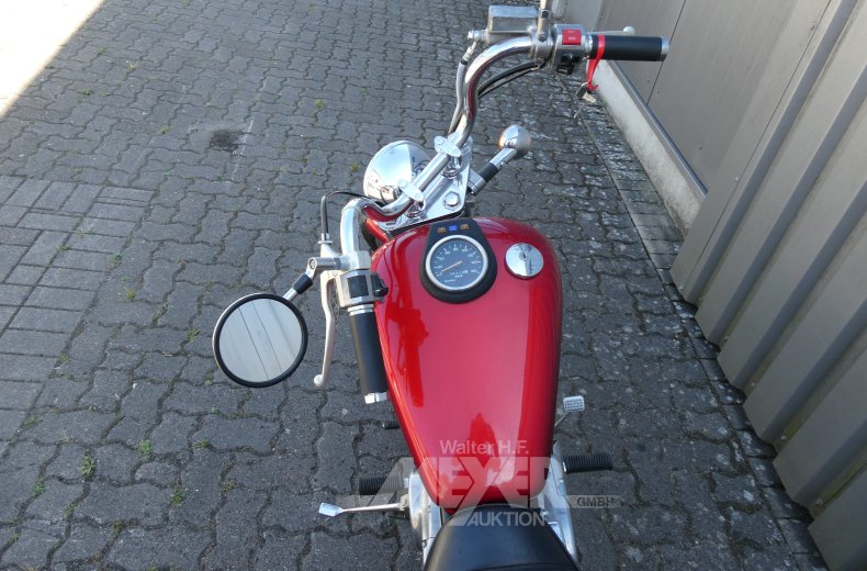 Motorrad Suzuki LS 650, rot