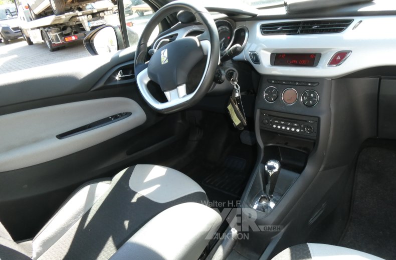 Citroen DS3, silber