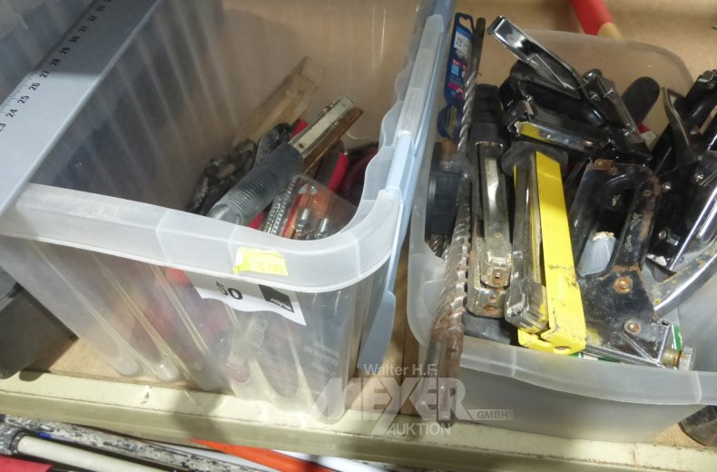 Kunststoffsatten mit Inhalt: Hand- und Montagewerkzeug sowie 1 gr. Vorschlaghammer