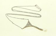 Kette mit Anhänger in Y-Form im Art Déco-Stil