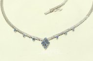 Collier, besetzt mit kl. Saphiren