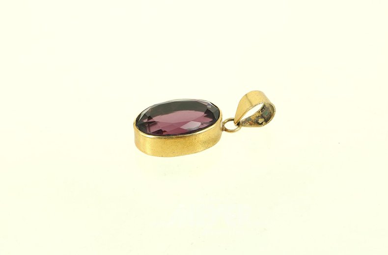 Kettenanhänger mit gr. Amethyst, oval facettiert
