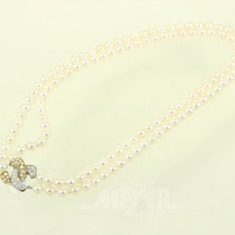 Zuchtperlencollier, 2-rhg. mit Goldschließe und Brillanten