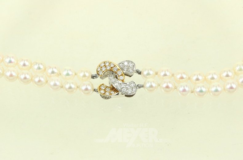 Zuchtperlencollier, 2-rhg. mit Goldschließe und Brillanten
