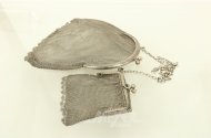 2 Antike Drahtgewebe-Taschen