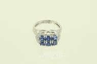 Ring mit 6 Saphiren u. 6 kl. Diamanten