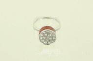 Ring mit Karneol u. ca. 17 kl. Diamanten von ges. ca. 0,50ct