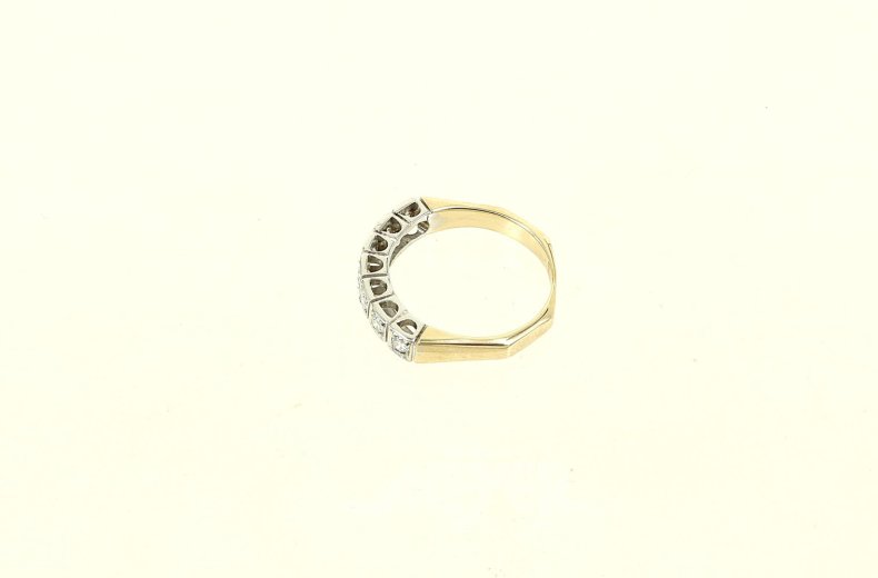 Ring mit 7 Brillanten von ges. ca. 0,35ct