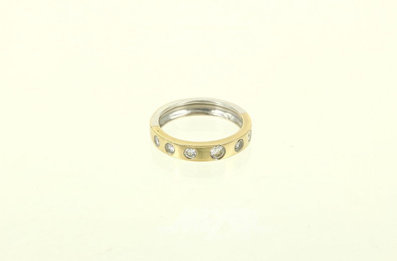 Ring mit 7 Brillanten von ges. ca. 0,40ct