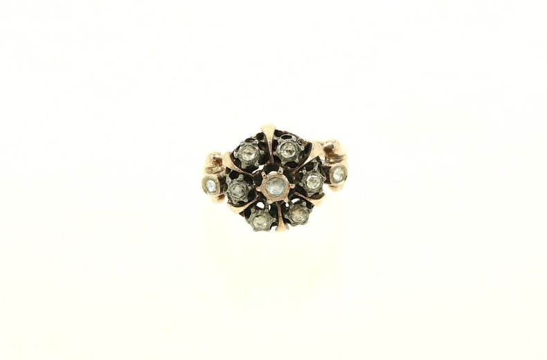 Antiker Damenring mit 9 Diamantrosen
