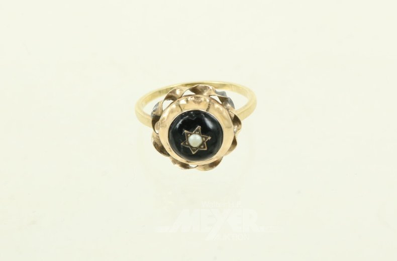 Antiker Ring mit schwarzem Lack u. 1 kl. Perle