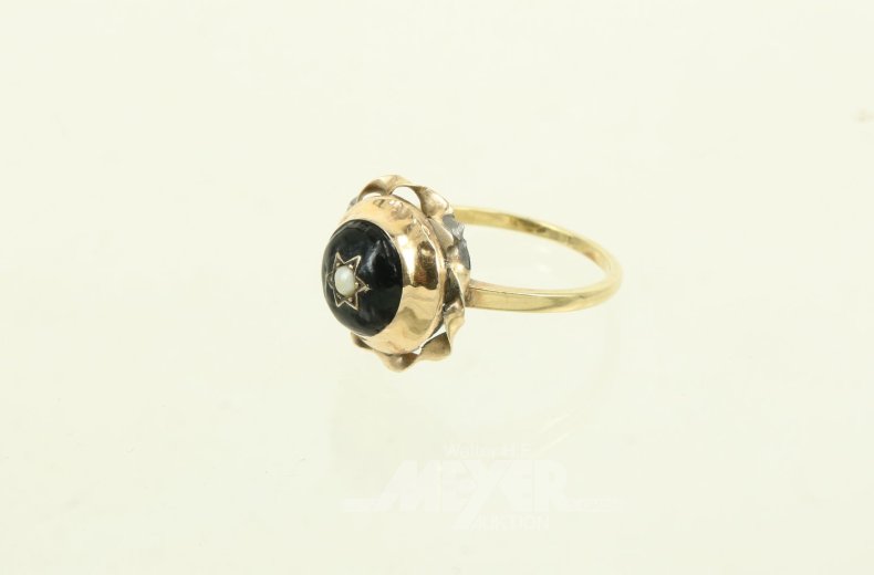 Antiker Ring mit schwarzem Lack u. 1 kl. Perle