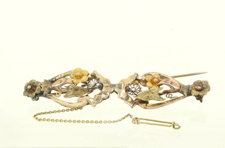 Antike Brosche mit floralen Elementen