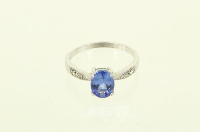 Ring mit Tanzanit u. 6 kl. Besatz-Diamanten
