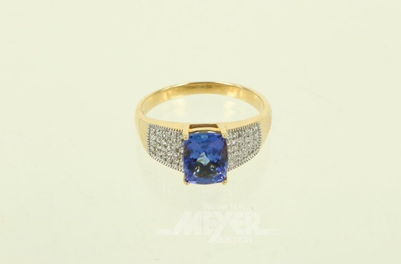Ring mit Tanzanit u. ca. 54 kl. Diamanten