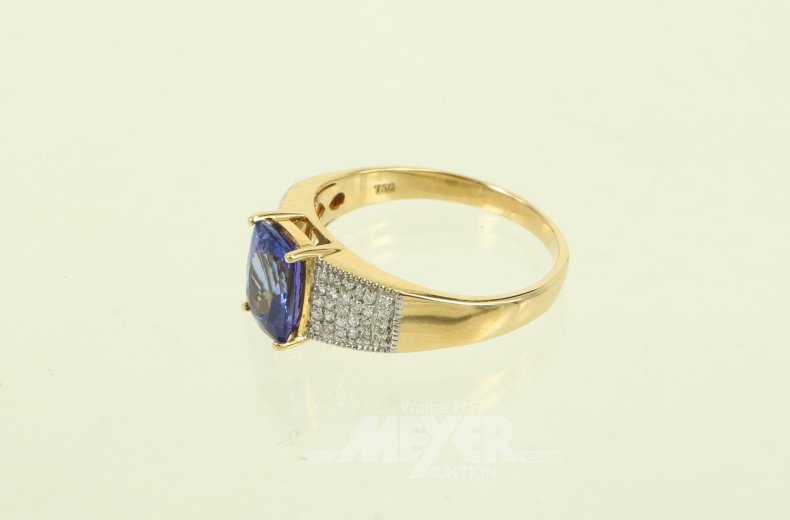 Ring mit Tanzanit u. ca. 54 kl. Diamanten