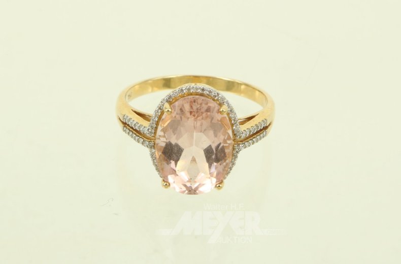 Ring mit blass rosafarbenen Farbstein u. kl. Diamantimitationen