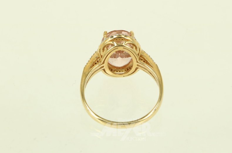 Ring mit blass rosafarbenen Farbstein u. kl. Diamantimitationen