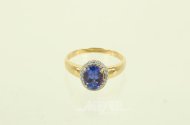 Ring mit Tanzanit, umkranzt von kl. Brillanten
