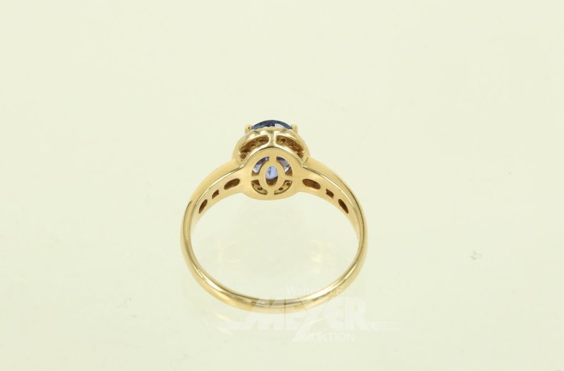 Ring mit Tanzanit, umkranzt von kl. Brillanten