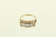 Damenring,besetzt mit 3 kl. Brillanten von zus. ca. 0,30ct