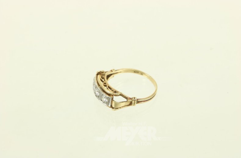 Damenring,besetzt mit 3 kl. Brillanten von zus. ca. 0,30ct
