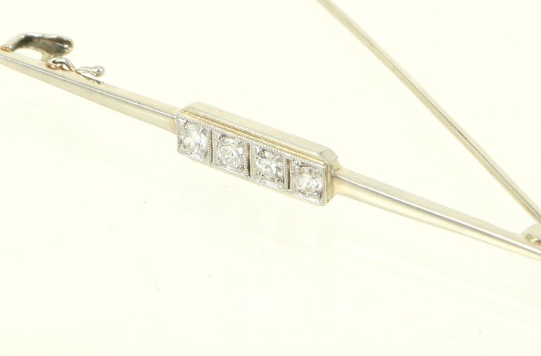 Zarte Stabnadel, besetzt mit 4 kl. Brillanten von zus. ca. 0,25ct